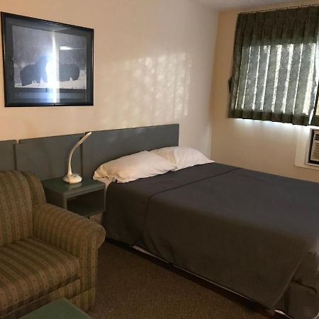 Plains Motor Inn Stettler Extérieur photo