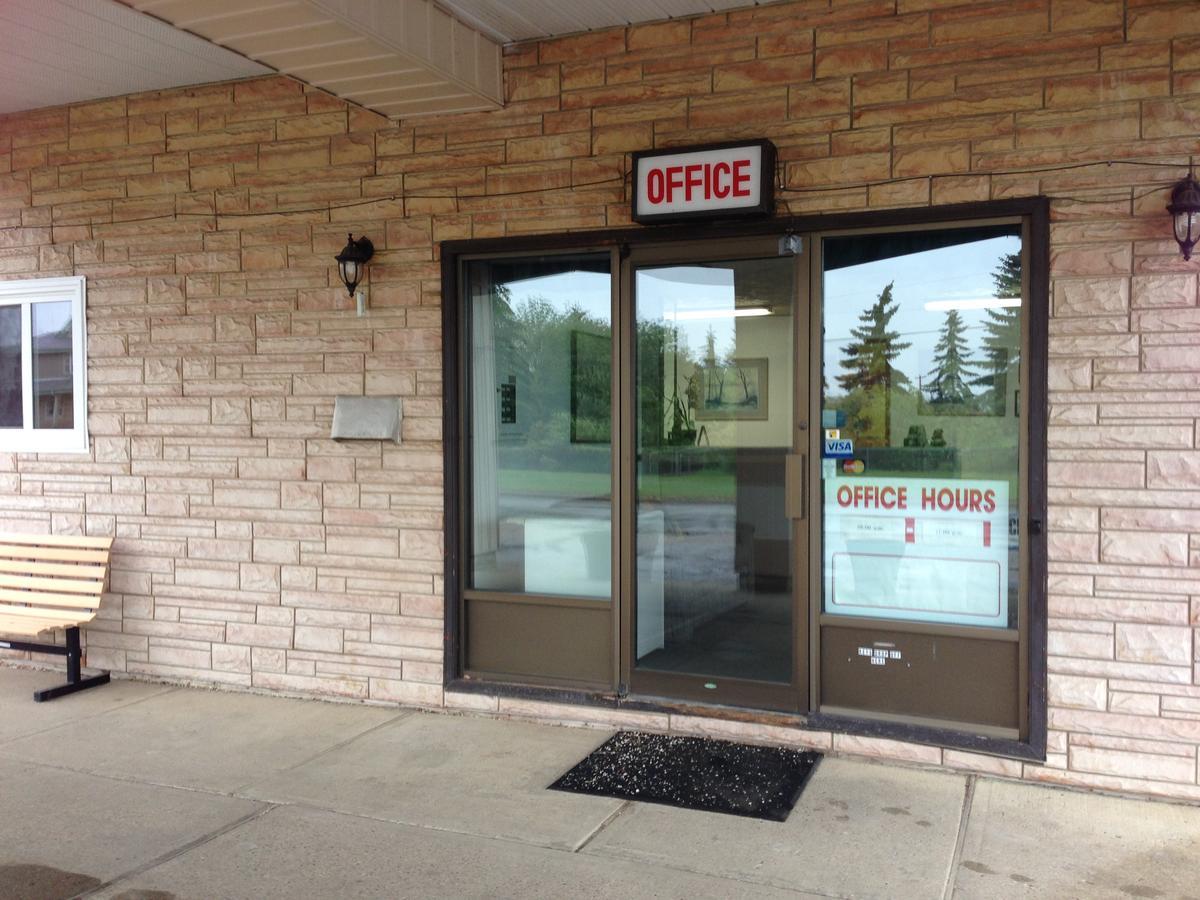 Plains Motor Inn Stettler Extérieur photo