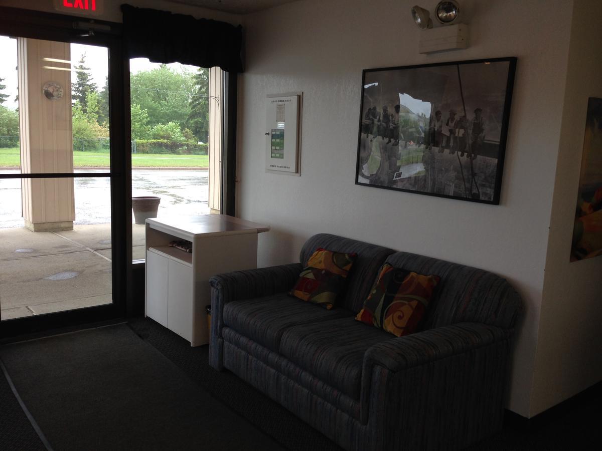 Plains Motor Inn Stettler Extérieur photo