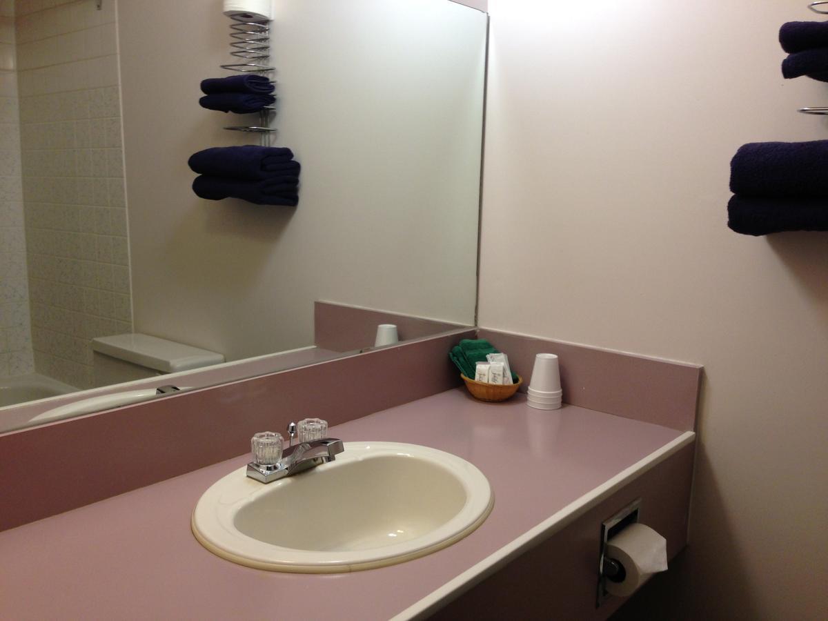 Plains Motor Inn Stettler Extérieur photo