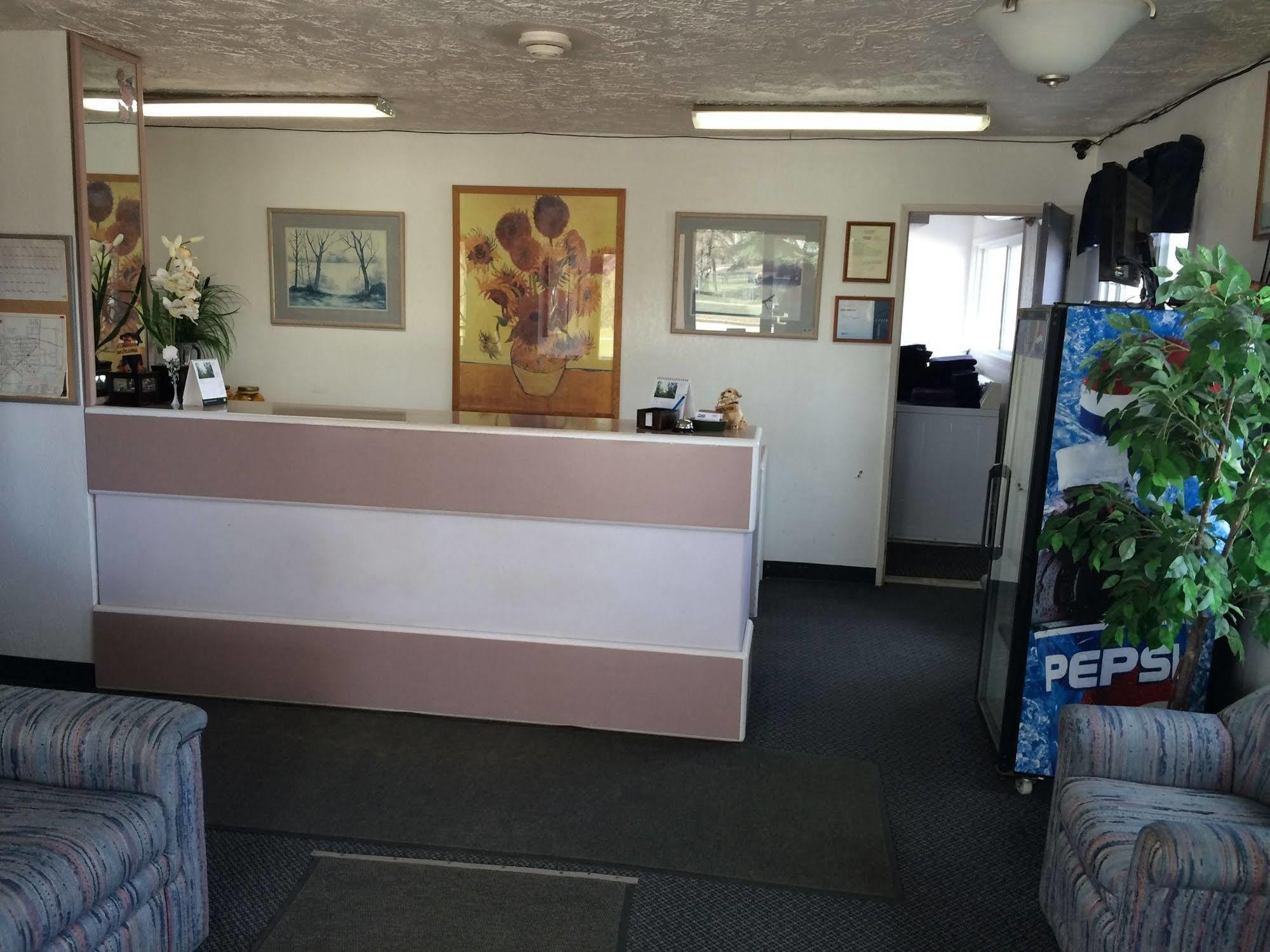 Plains Motor Inn Stettler Extérieur photo
