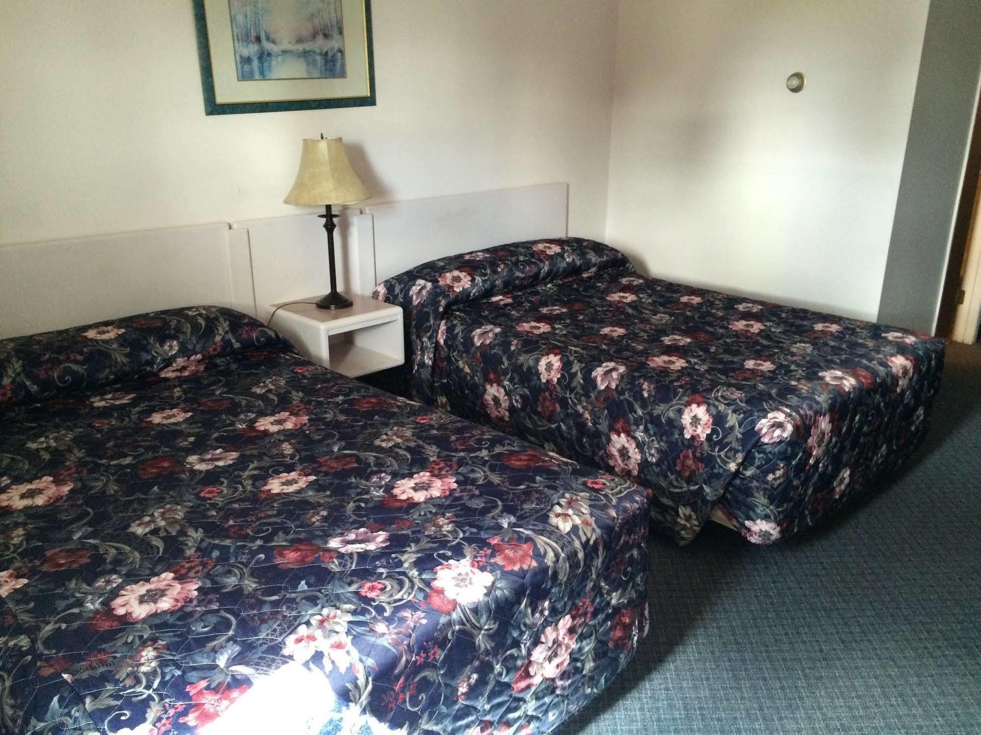 Plains Motor Inn Stettler Extérieur photo